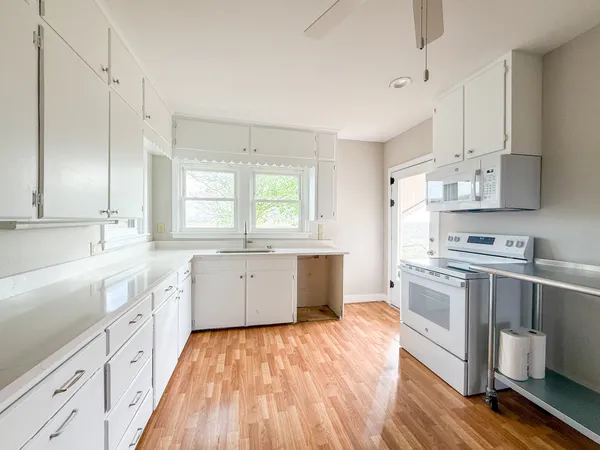 $2,100 | 267 Bodemann Lane, Lockhart, TX 78644