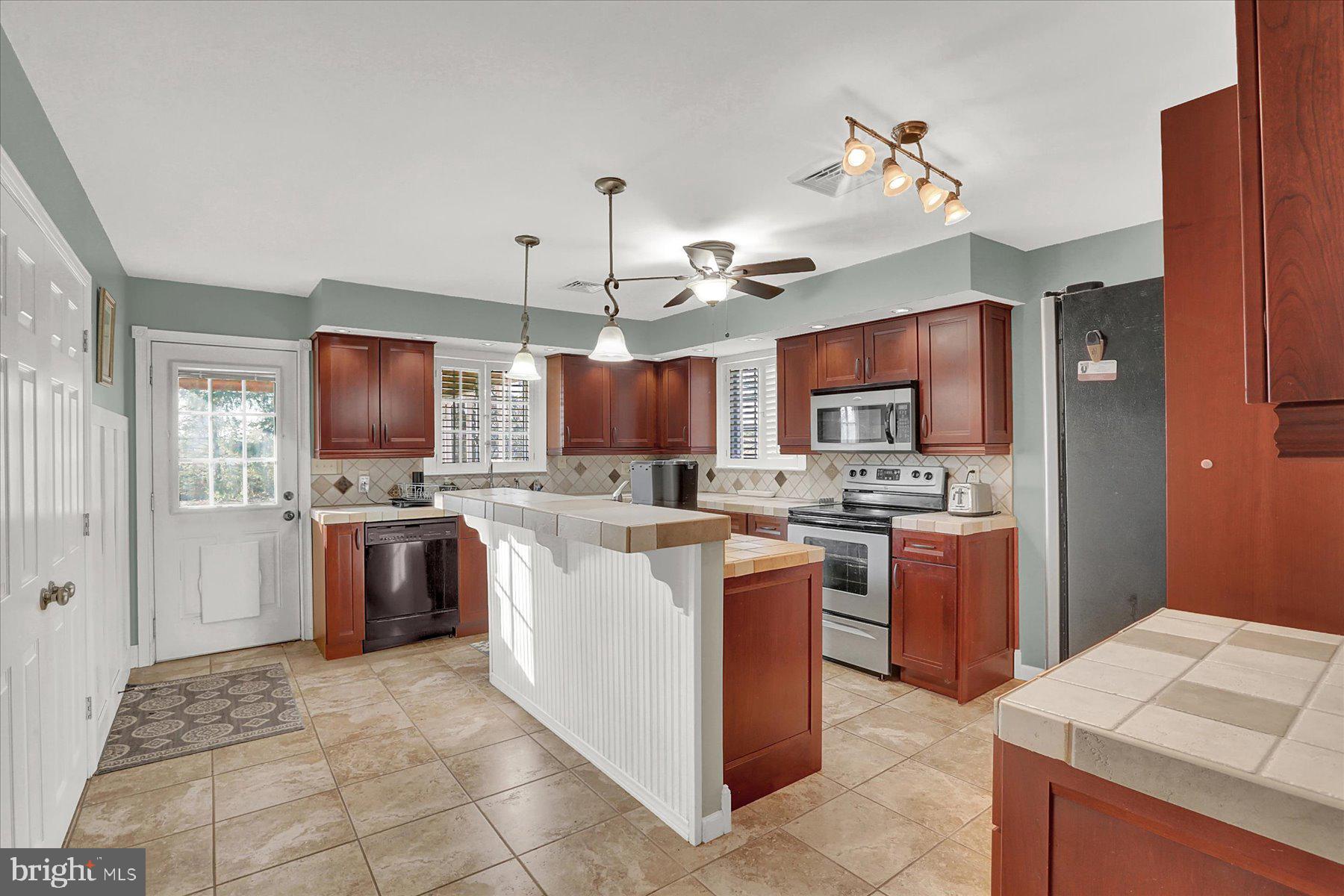 130 Reeser Road Camp Hill, PA 17011 - Photo 9 of 30 Gallery Image 9