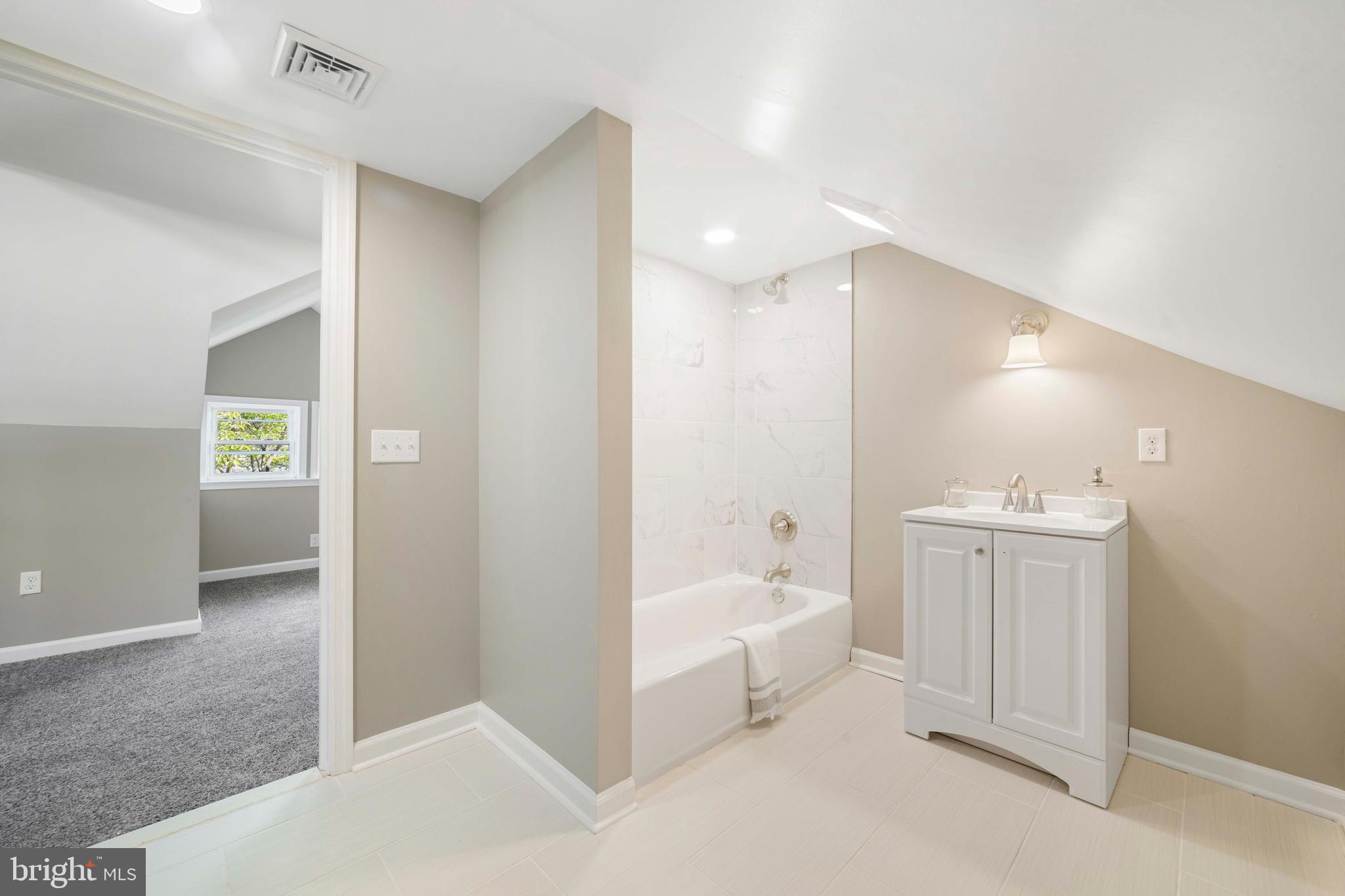 430 Manor Road Beverly, NJ 08010 - Photo 34 of 39 2nd Floor Bathroom