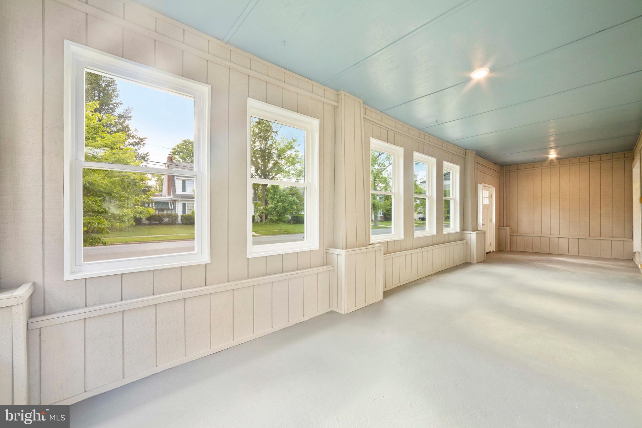 430 Manor Road Beverly, NJ 08010 - Photo 8 of 39 Enclosed Front Porch