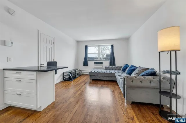 $1,750 | 377 Park Street, Unit 8, Hackensack, NJ 07601