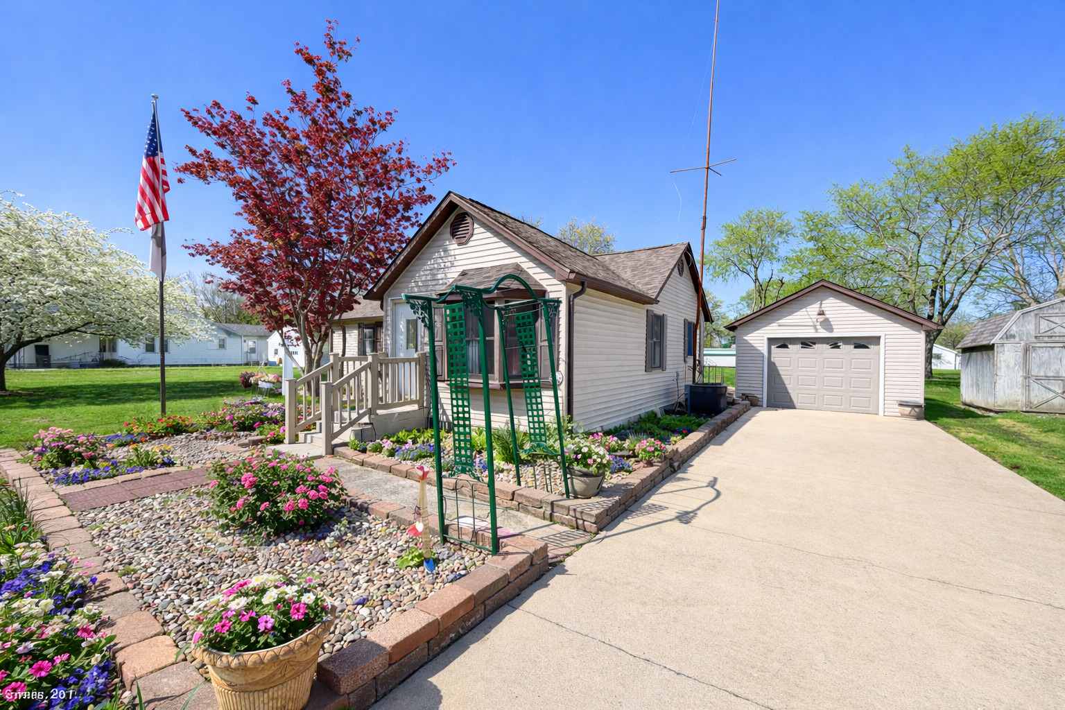 405 Wortby Street Odin, IL 62870 - Photo 3 of 18