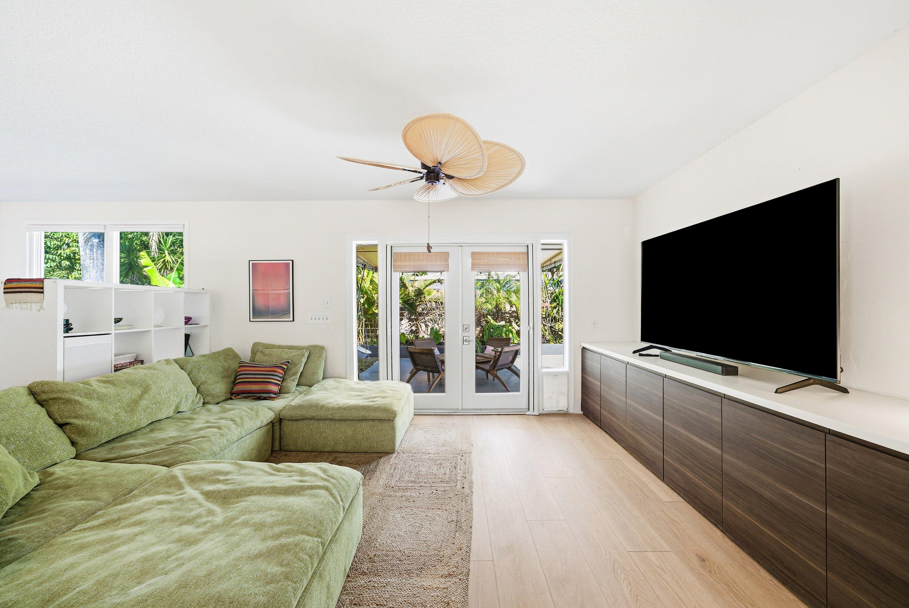 435 Northeast 35th Street Boca Raton, FL 33431 - Photo 11 of 60 Family Room