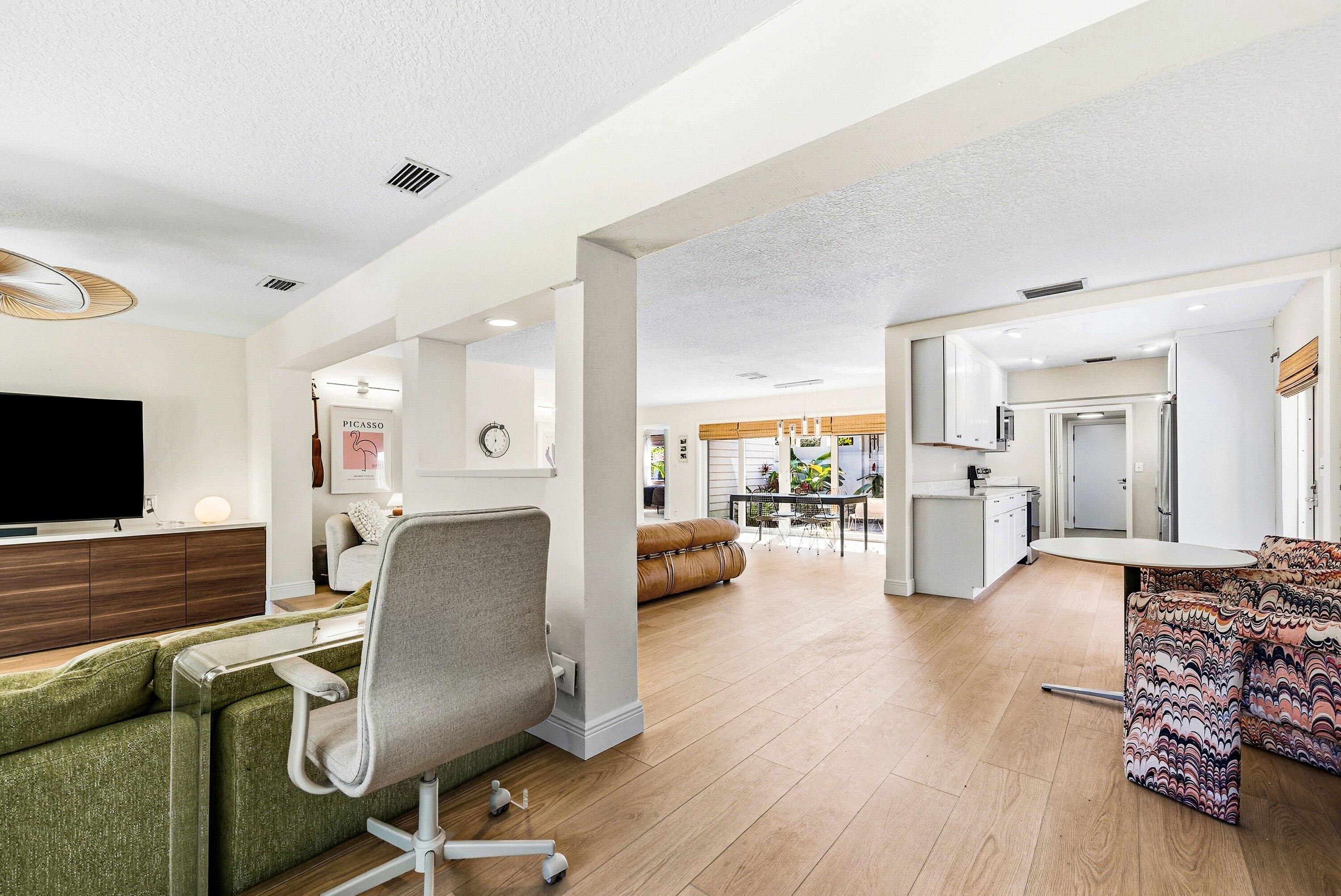 435 Northeast 35th Street Boca Raton, FL 33431 - Photo 15 of 60 Office Space/Den Area