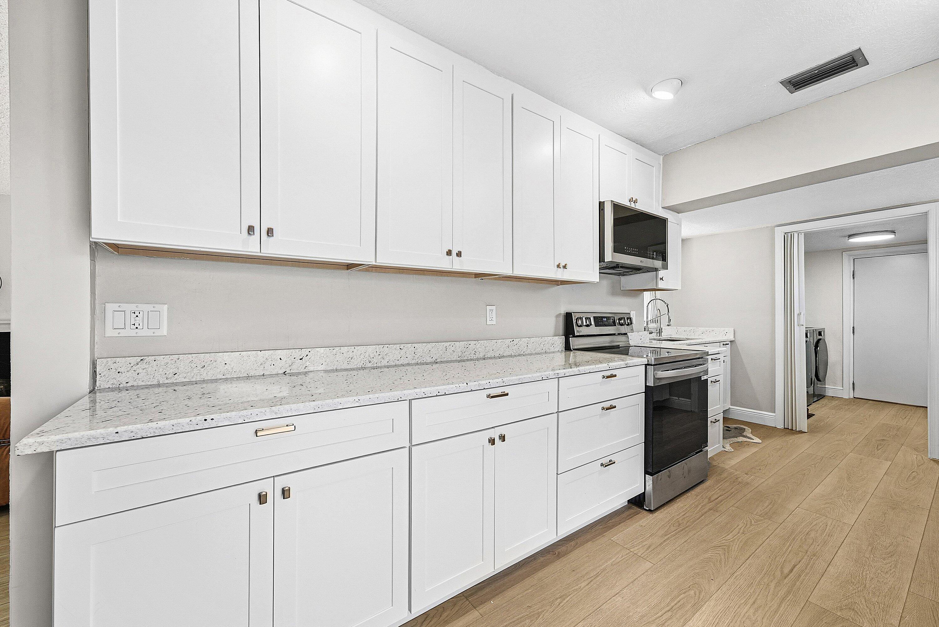 435 Northeast 35th Street Boca Raton, FL 33431 - Photo 18 of 60 Kitchen