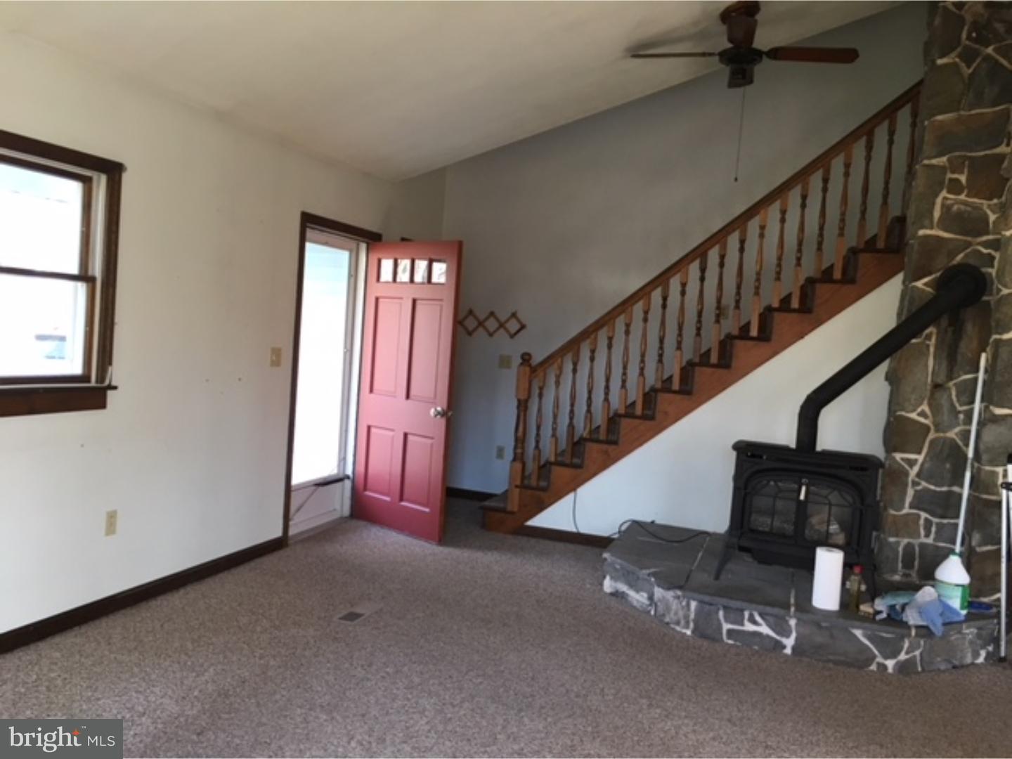 920 Quarry Road Gap, PA 17527 - Photo 3 of 6 Living Room