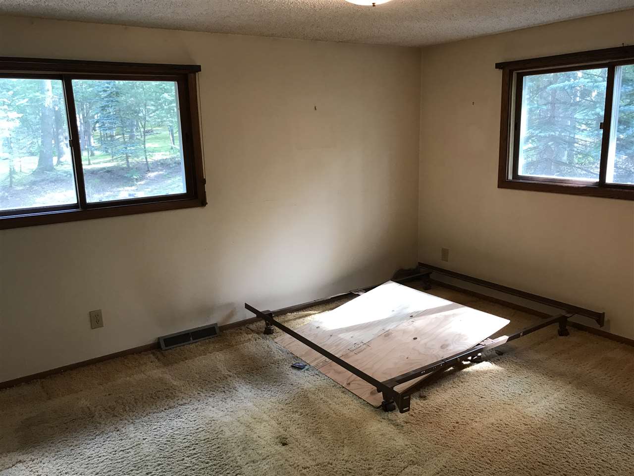 1049 Rennie Lake Road Traverse City, MI 49696 - Photo 10 of 12 1837362-9.JPG