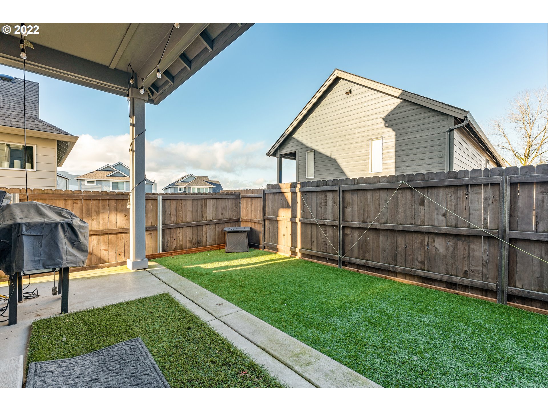 1146 South Quail Run Place Ridgefield, WA 98642 - Photo 14 of 32 a view of a backyard with plants and wooden fence