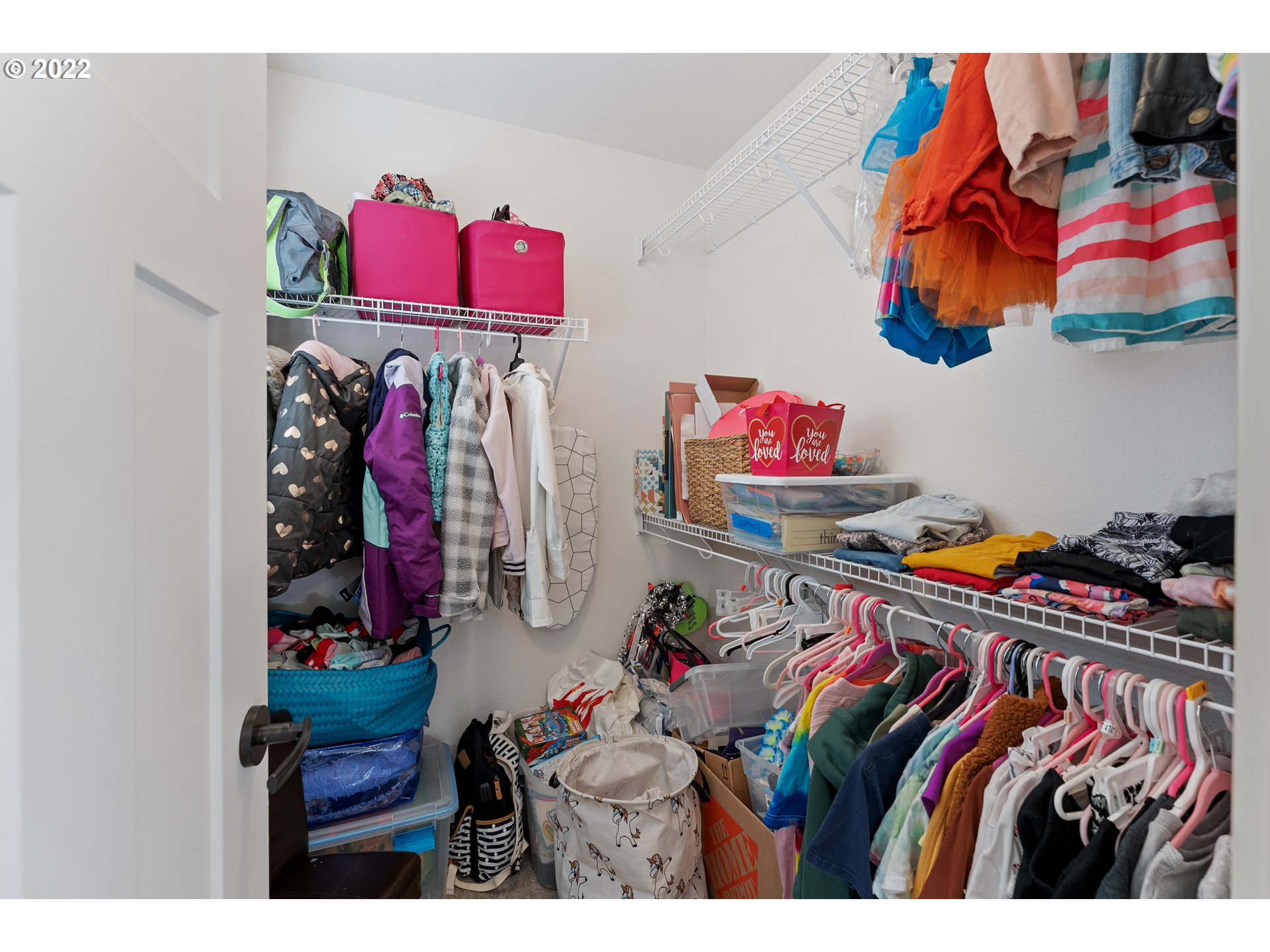 1146 South Quail Run Place Ridgefield, WA 98642 - Photo 28 of 32 a view of walk in closet and clothes