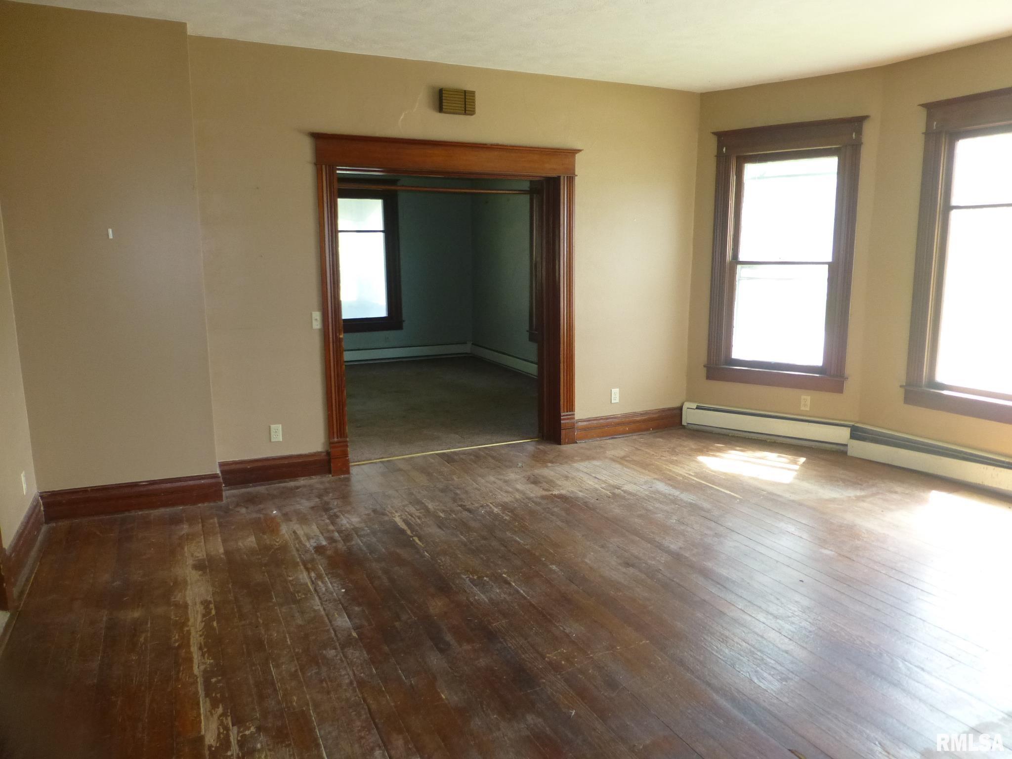 121 East Fortune Street Virden, IL 62690 - Photo 5 of 24