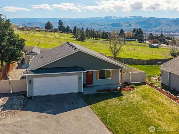 $489,900 | 3949 Northeast Vista Del Rey Drive, East Wenatchee, WA 98802
