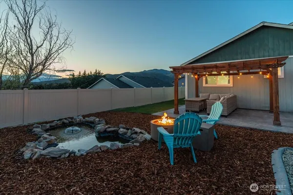 $489,900 | 3949 Northeast Vista Del Rey Drive, East Wenatchee, WA 98802
