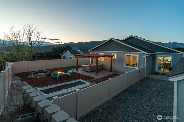 $489,900 | 3949 Northeast Vista Del Rey Drive, East Wenatchee, WA 98802