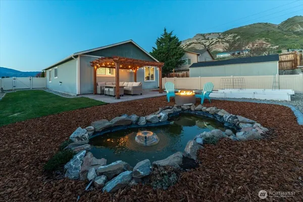$489,900 | 3949 Northeast Vista Del Rey Drive, East Wenatchee, WA 98802