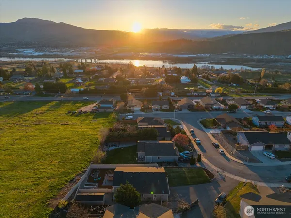 $489,900 | 3949 Northeast Vista Del Rey Drive, East Wenatchee, WA 98802
