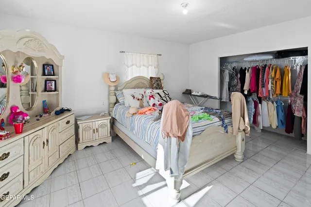 a view of a livingroom with furniture