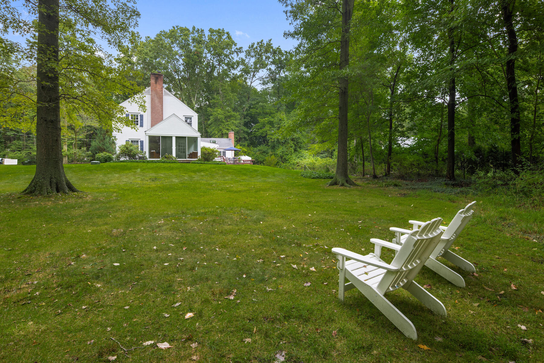 20 Maywood Road Darien, CT 06820 - Photo 27 of 27 a front view of a house with garden