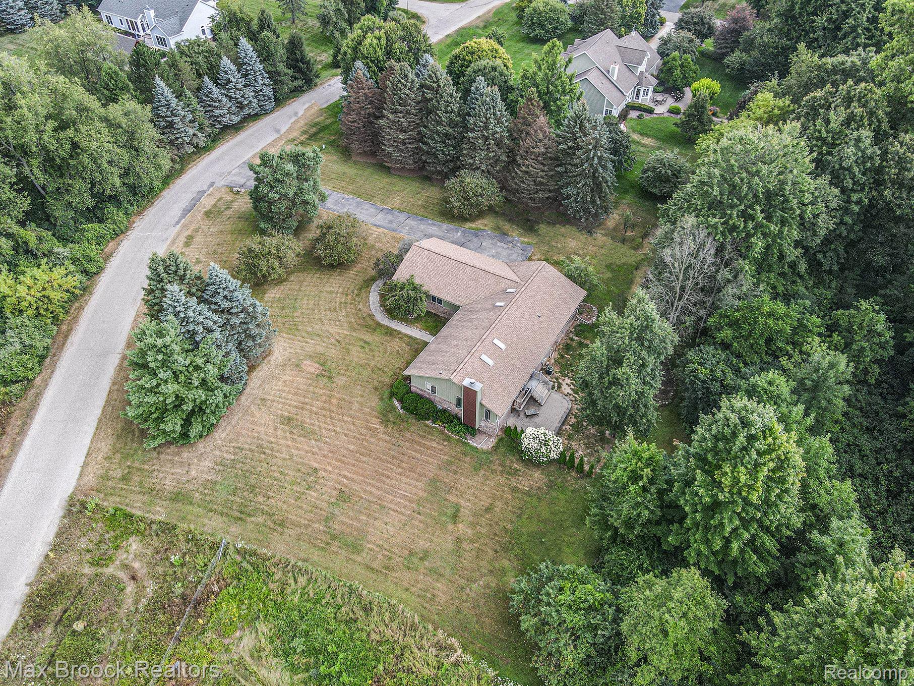 5096 Ridge Trail South Clarkston, MI 48348 - Photo 29 of 31 032_dji_0180_523.jpg