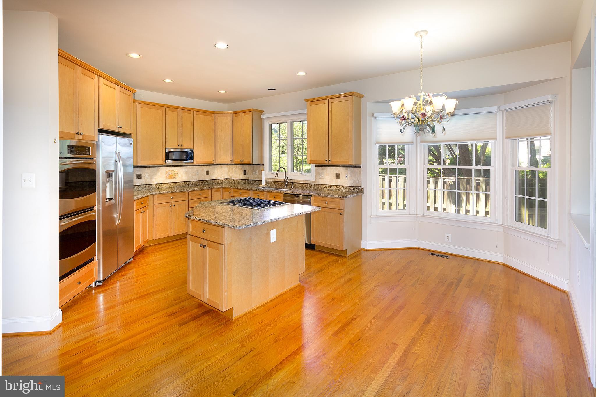 5924 Chesterbrook Road McLean, VA 22101 - Photo 16 of 60 Large eat in area of kitchen