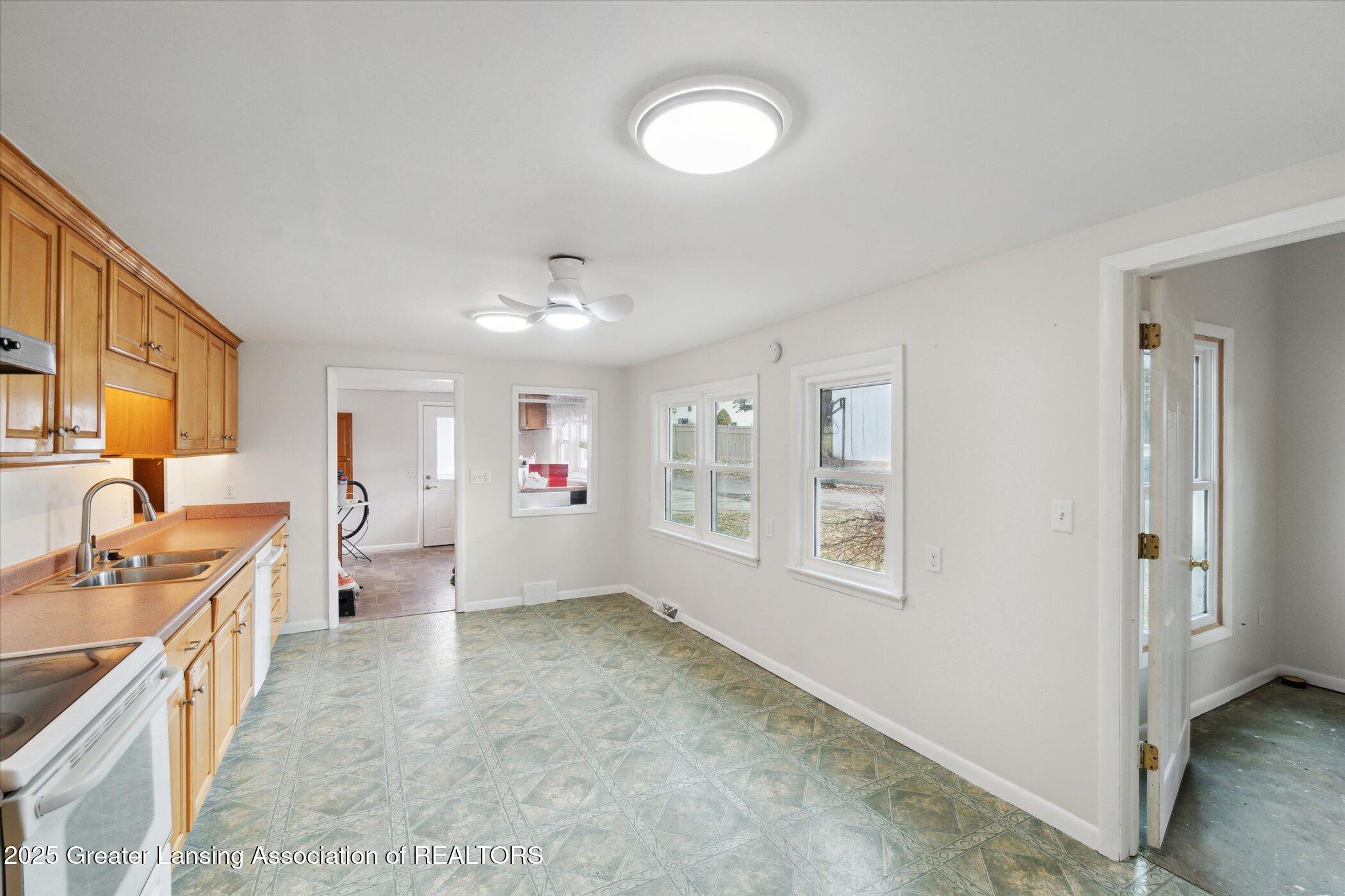 1801 North Sutton Road Jackson, MI 49201 - Photo 15 of 49 24-1801-N-Sutton-Rd-Jackson-MI-49202-Win