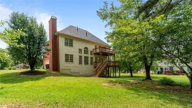 a view of a house with a big yard