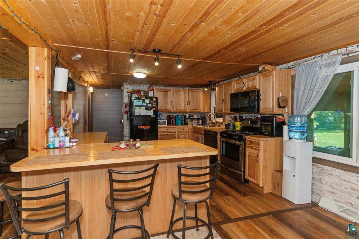 2876 South River Road West South Range, WI 54874 - Photo 8 of 24 Breakfast Bar