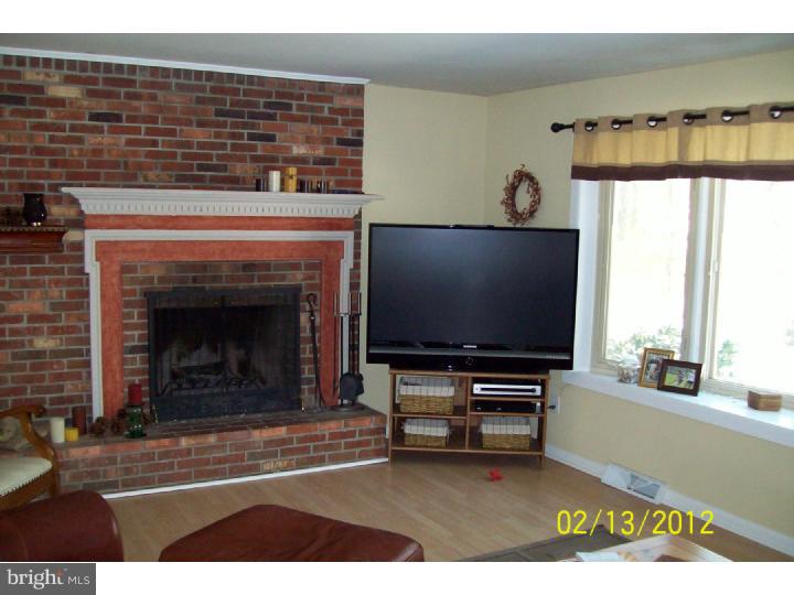 56 Skeet Road Medford, NJ 08055 - Photo 2 of 9 Living Room