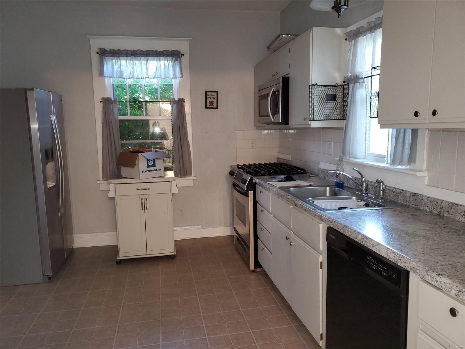 1056 George Street Chester, IL 62233 - Photo 5 of 43 Gallery Image 5