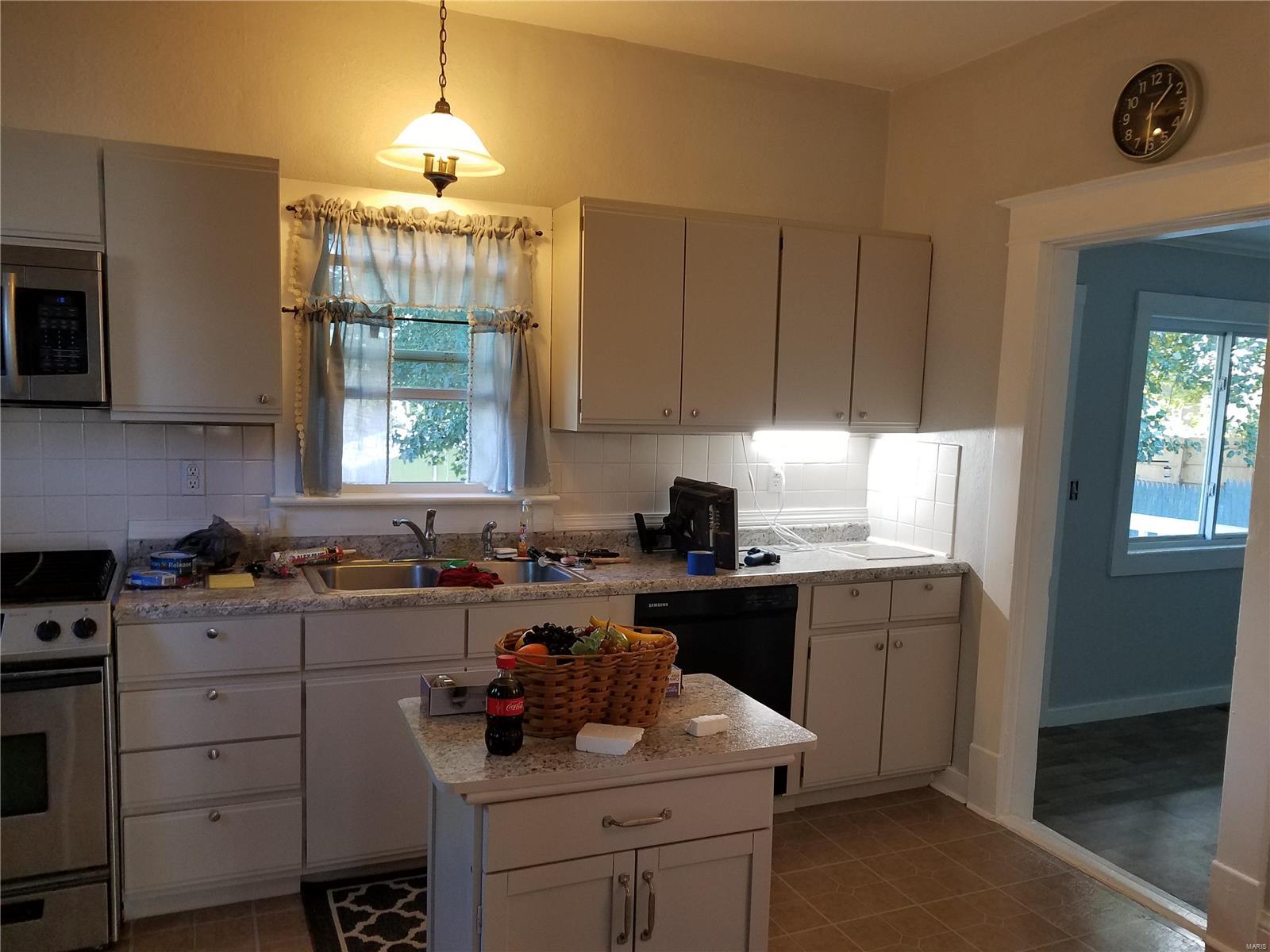 1056 George Street Chester, IL 62233 - Photo 6 of 43 Gallery Image 6