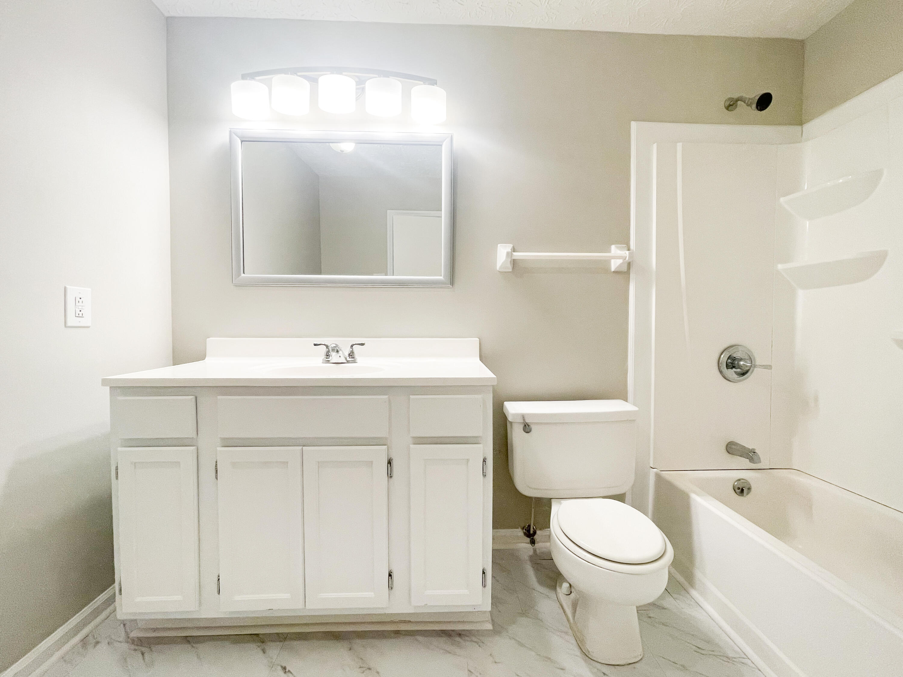 3544 Olympia Road Lexington, KY 40517 - Photo 8 of 13 bathroom