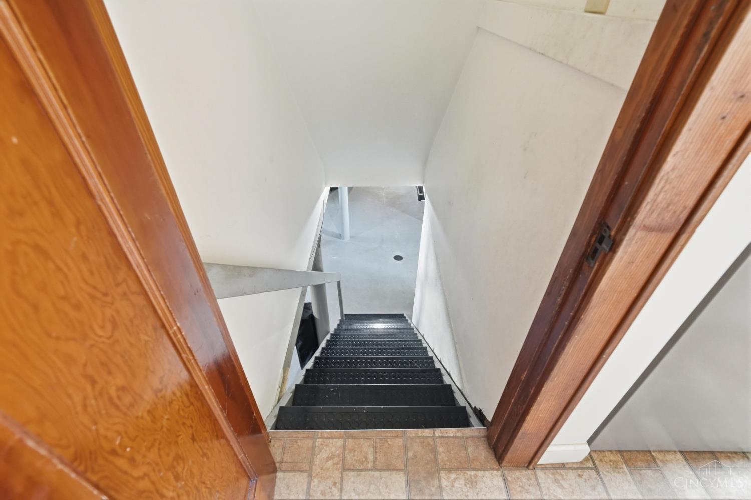 1897 Springdale Road Cincinnati, OH 45231 - Photo 34 of 59