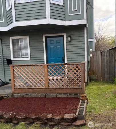 $430,000 | 1915 East Spruce Street, Unit B, Seattle, WA 98122