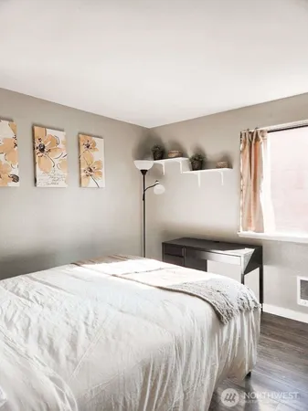 $430,000 | 1915 East Spruce Street, Unit B, Seattle, WA 98122