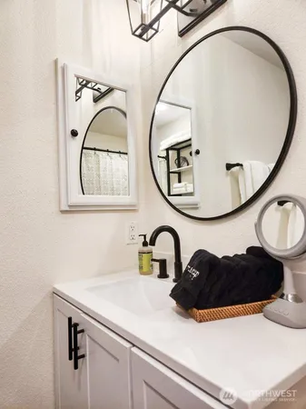 $430,000 | 1915 East Spruce Street, Unit B, Seattle, WA 98122