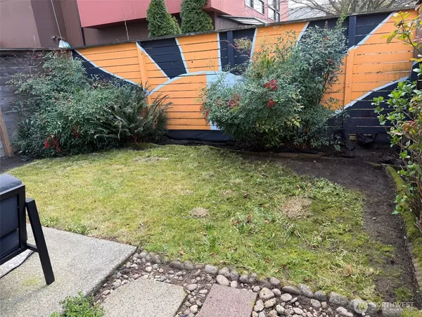 $430,000 | 1915 East Spruce Street, Unit B, Seattle, WA 98122