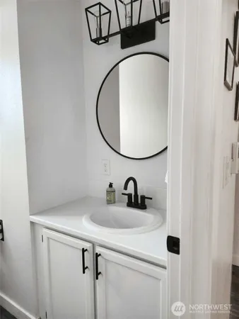 $430,000 | 1915 East Spruce Street, Unit B, Seattle, WA 98122