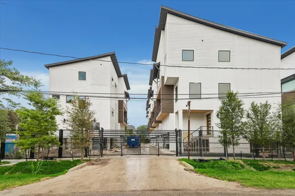 $585,000 | 1034 West 17th Street, Unit A, Houston, TX 77008
