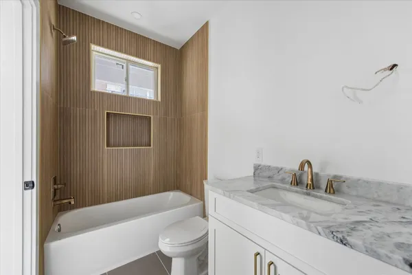 $585,000 | 1034 West 17th Street, Unit A, Houston, TX 77008