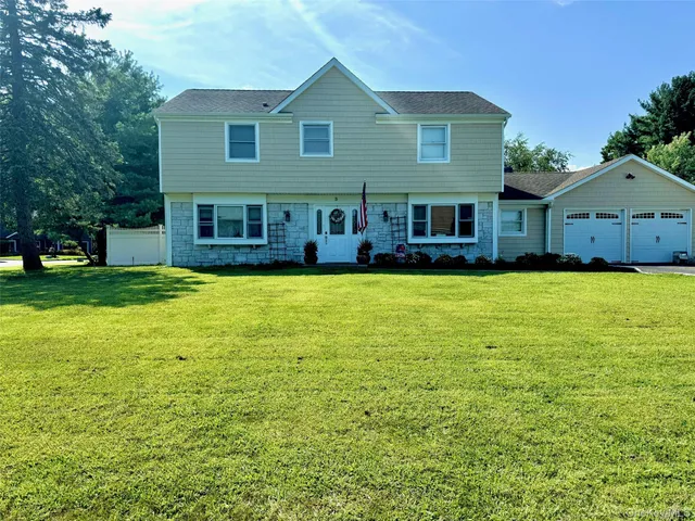 $4,950 | 3 Thornridge Lane, Centereach, NY 11720