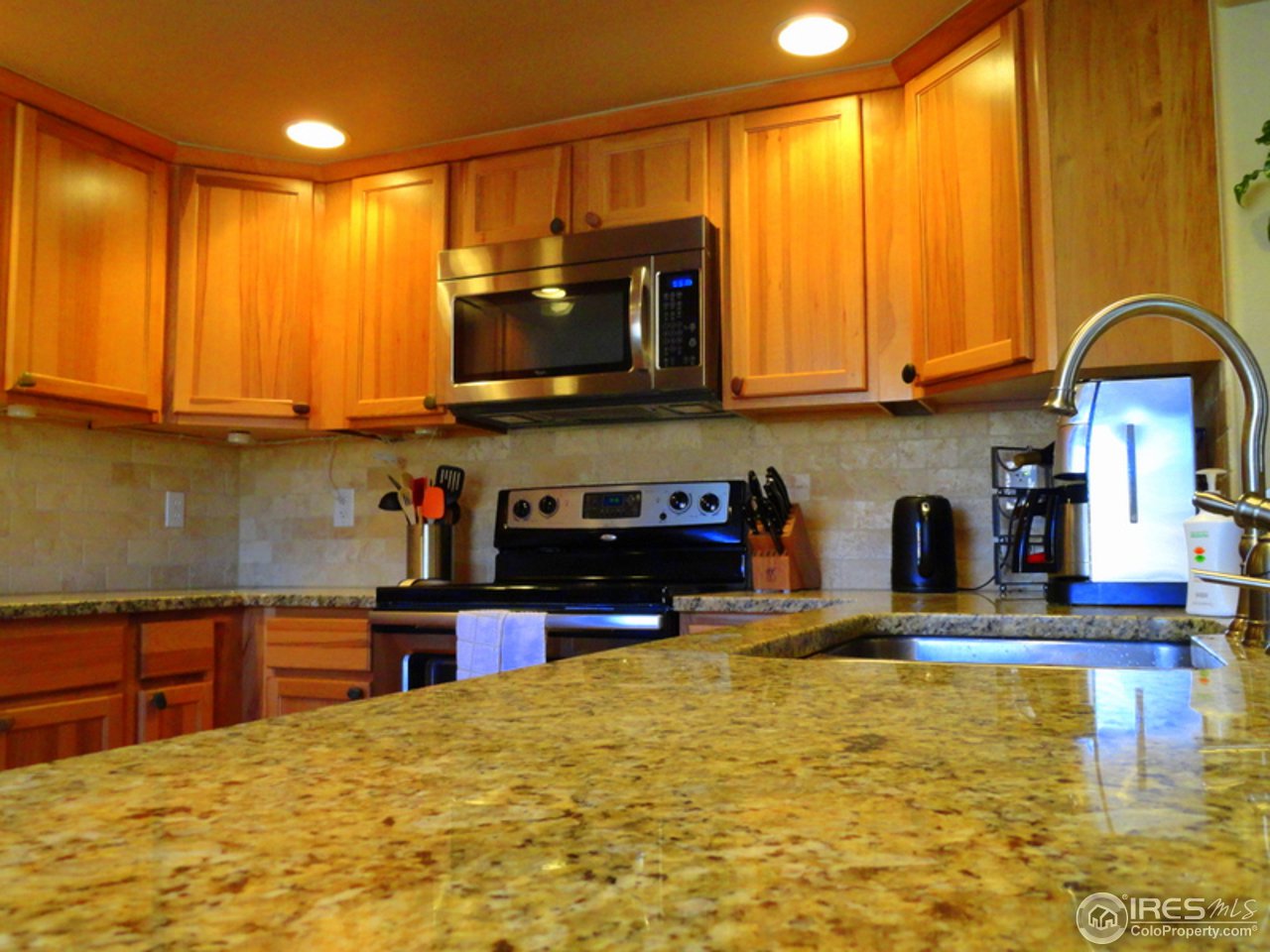 8171 Hygiene Road Longmont, CO 80503 - Photo 16 of 25 Granite & Stainless Updates!