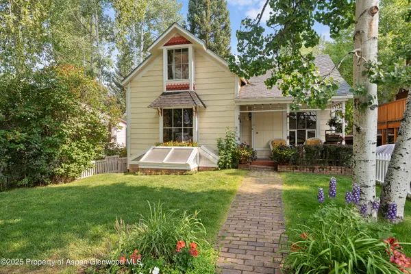 $15,000 | 214 West Hyman Avenue, Aspen, CO 81611
