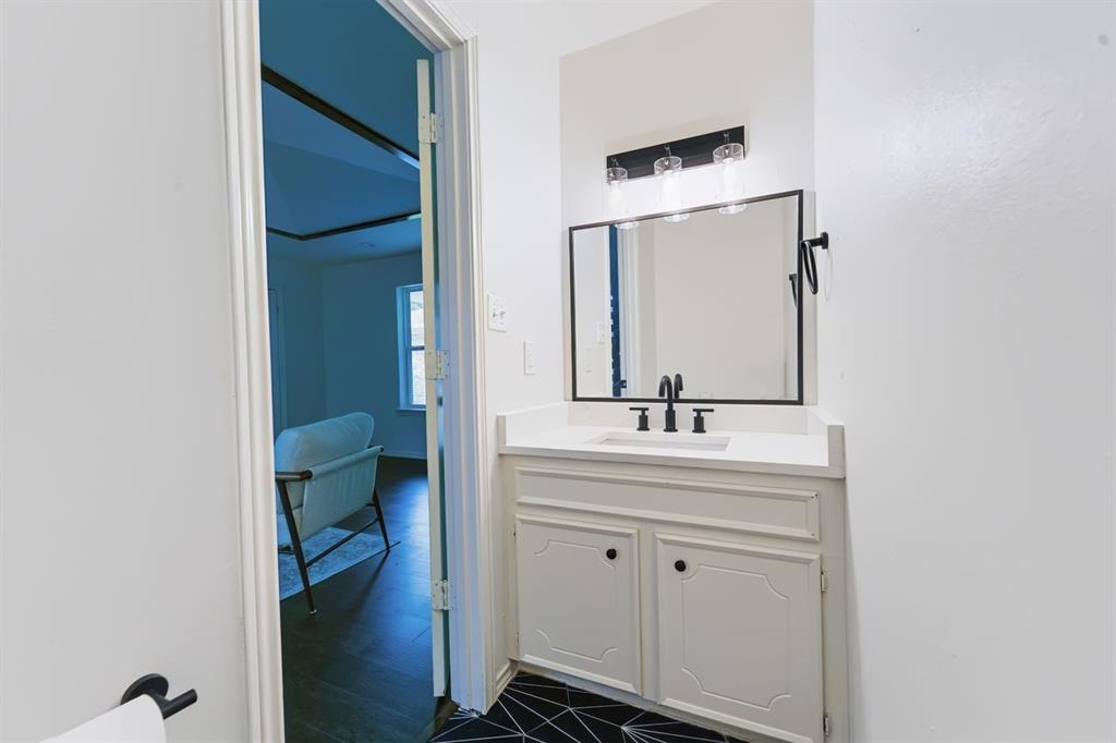 2225 Ridgewood Carrollton, TX 75006 - Photo 13 of 31