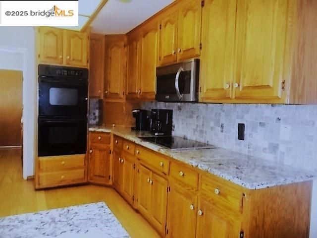 18215 Aarondale Road Sonora, CA 95370 - Photo 27 of 39 a kitchen with stainless steel appliances a sink a stove a microwave a sink and cabinets