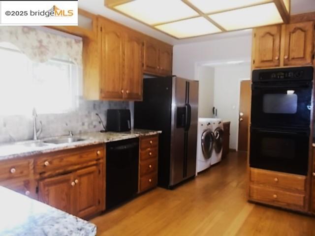 18215 Aarondale Road Sonora, CA 95370 - Photo 31 of 39 a kitchen with stainless steel appliances granite countertop a refrigerator a sink and a stove