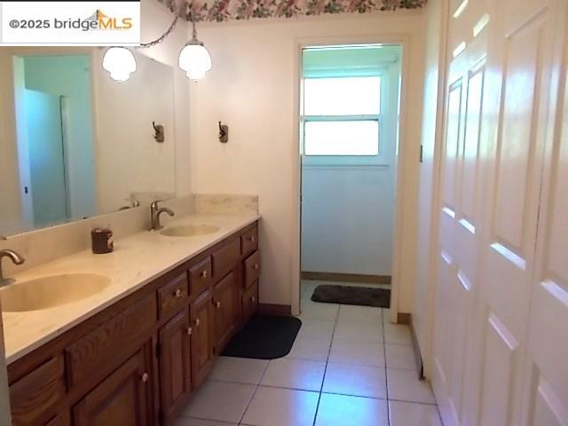 18215 Aarondale Road Sonora, CA 95370 - Photo 38 of 39 a bathroom with a sink a vanity and a mirror