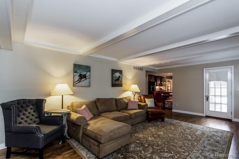 1120 Torrey Road Grosse Pointe, MI 48236 - Photo 15 of 30 018-Family_Room-1414733-mls.jpg