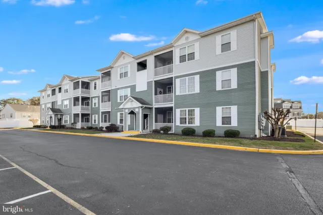 $329,000 | 35552 East Atlantic Circle, Unit 102, Rehoboth Beach, DE 19971