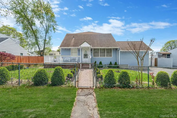 $699,999 | 34 East Beech Street, Central Islip, NY 11722