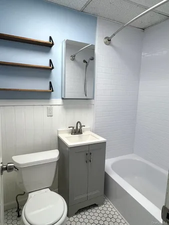 $2,750 | 39 Chapman Place, Unit 1, Bay Shore, NY 11706