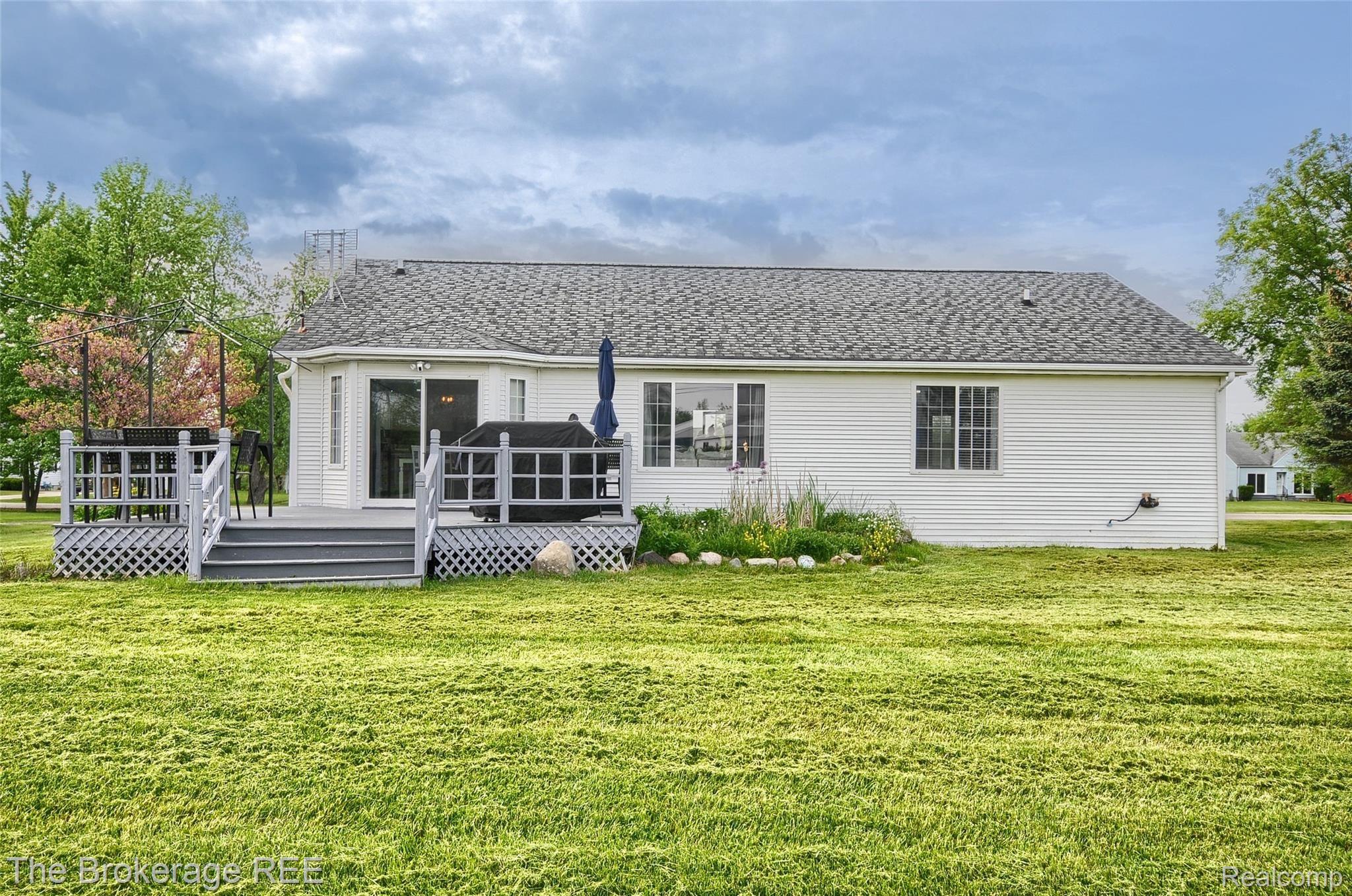 331 Davis Lake Road Lapeer, MI 48446 - Photo 6 of 42 DSC_6243-HDR(5).jpg
